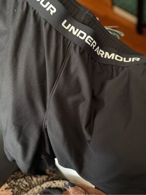 Under Armour Black Women's Athletic Shorts with Logo Waistband